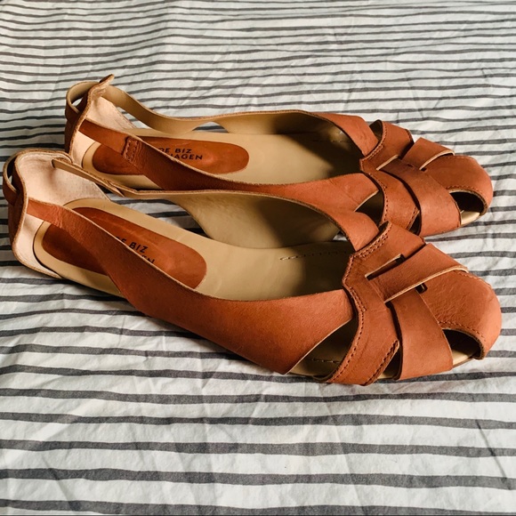 Shoebiz Copenhagen leather sandals flat | size 10 - Picture 5 of 6